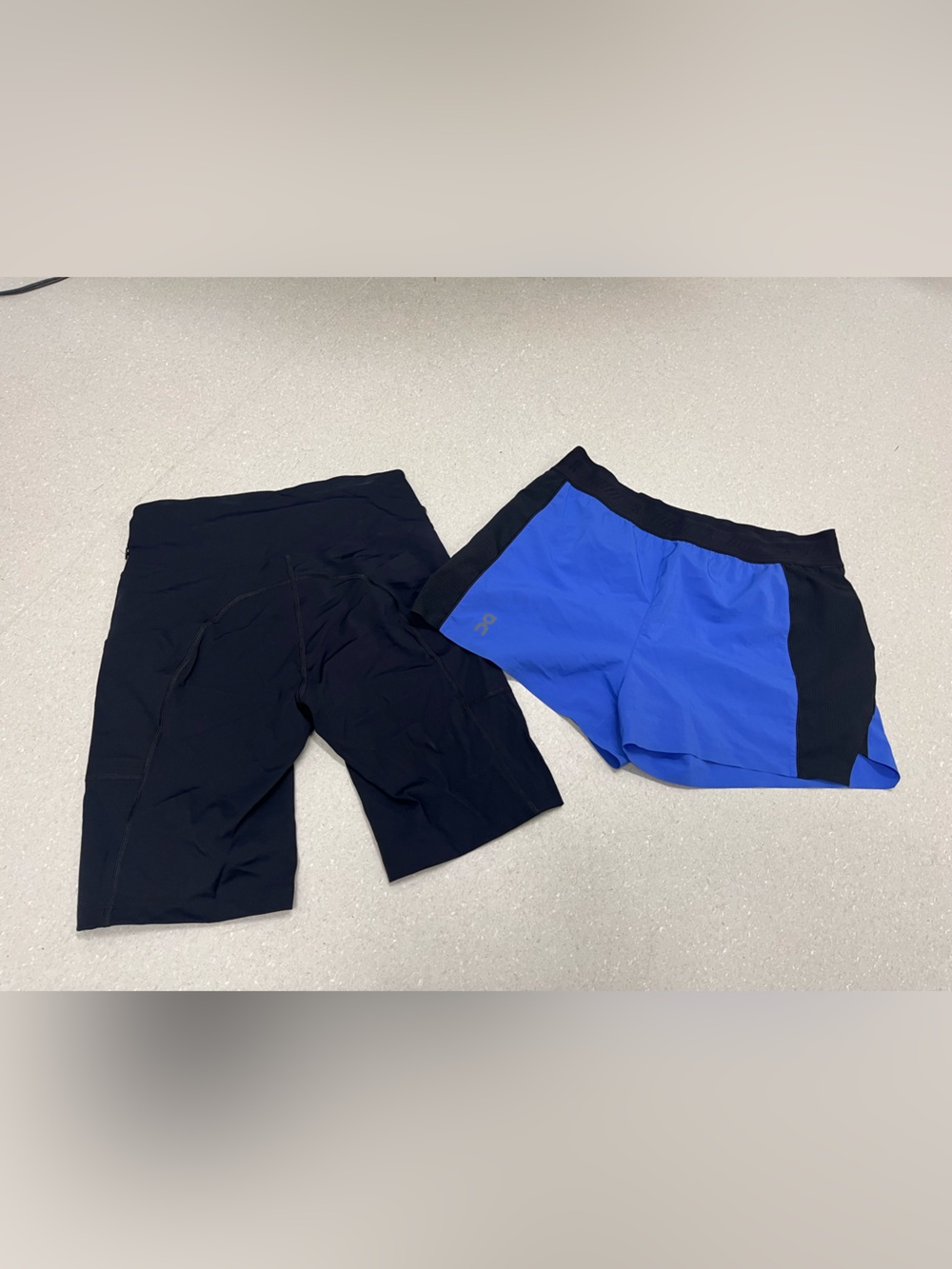On Running Women’s Running Shorts Cobalt/Black Size Small - Picture 9 of 14